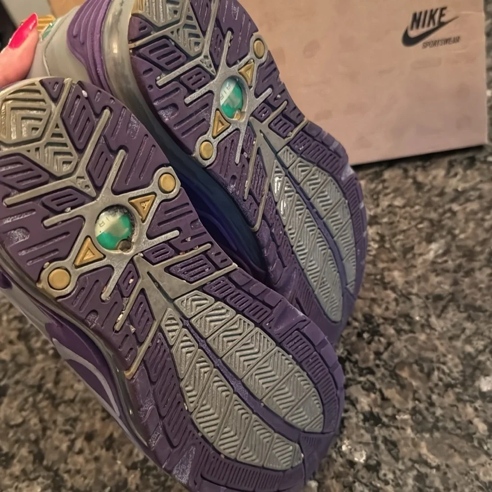Nike air max pillar gray and Purple SneakersEUC 10.5